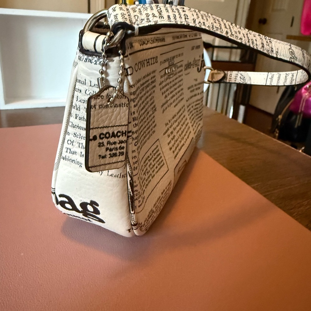 Coach Nolita 19 Newspaper - Picture 5 of 6